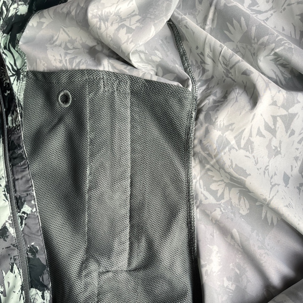 The North Face Rapida Balsam Windbreaker Jacket - Size Medium - Picture 10 of 10